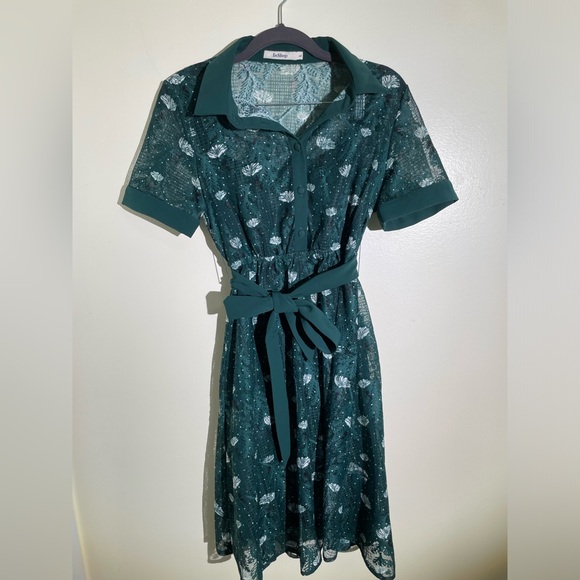 Green dress - Picture 1 of 5